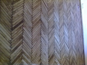 parchet stejar neprotejat cu lac de-a lungul timpului        