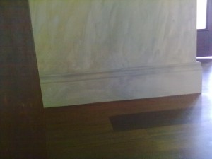 plinta pictata culoarea peretelui         