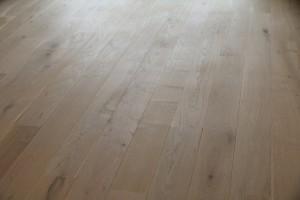 parchet cu noduri     
