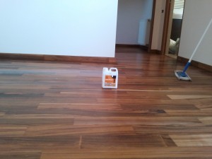 spalarea parchetului uleat      