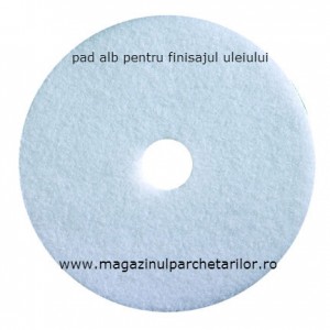 pad alb pentru sters uleiul de pe parchet 